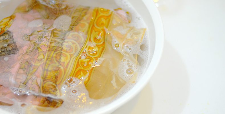 シルクスカーフの洗い方サムネイル画像