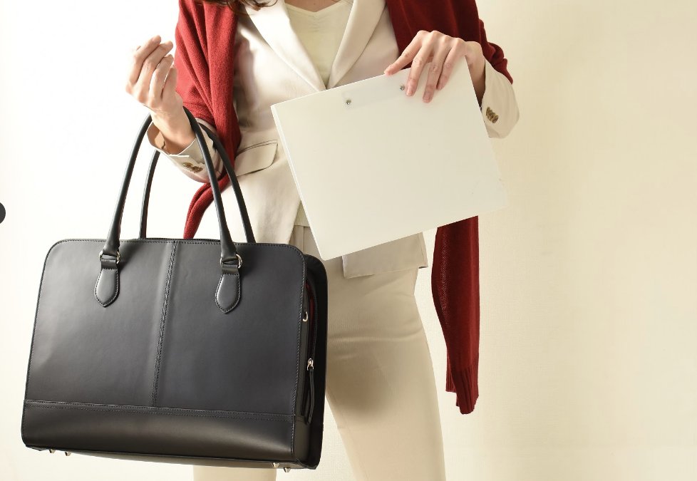 30代 40代の女性必見 仕事ができる女のレディースビジネスバッグの条件とは 現役バイヤーのファッションマガジンと猫の恋愛コラム