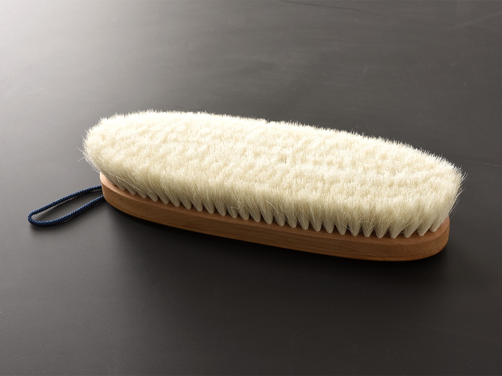 クリーニングが不要になる、世界屈指の洋服ブラシ。イシカワブラシをご