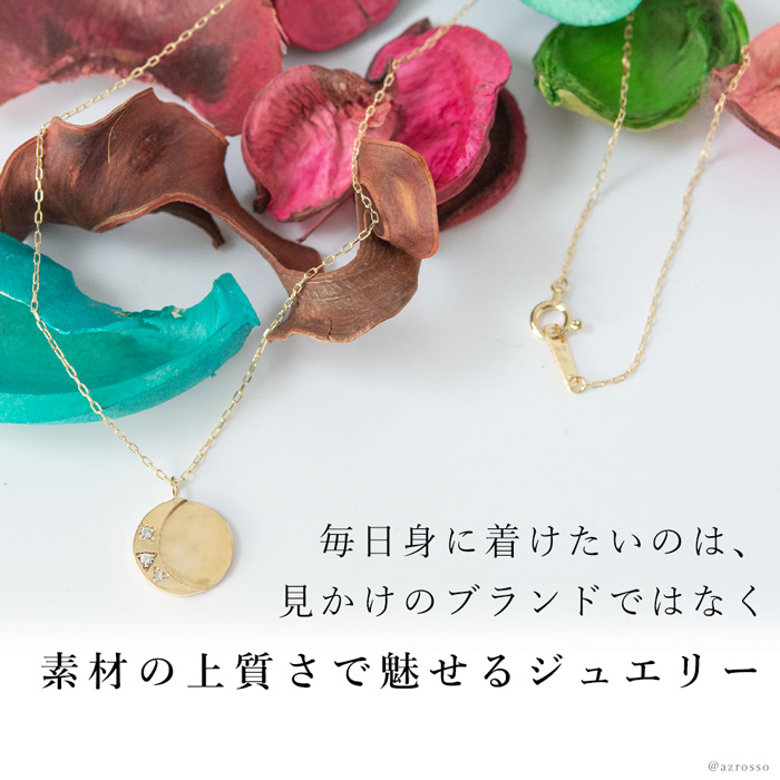 正統派日本製ジュエリーブランド Cotalatte Peepo(コタラッテピーポー)のプレートにさりげなく三日月とダイヤモンドが輝くネックレス