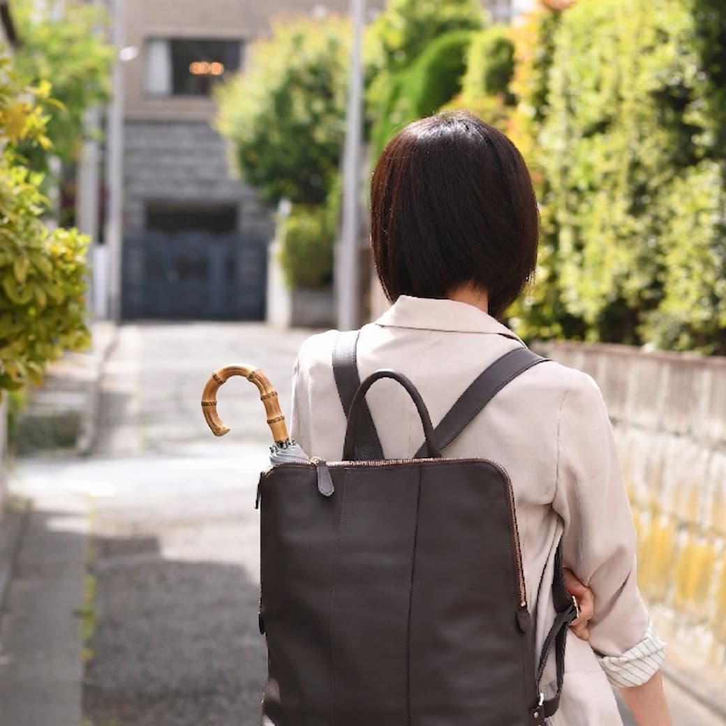 バッグに掛けて持ち歩ける傘袋