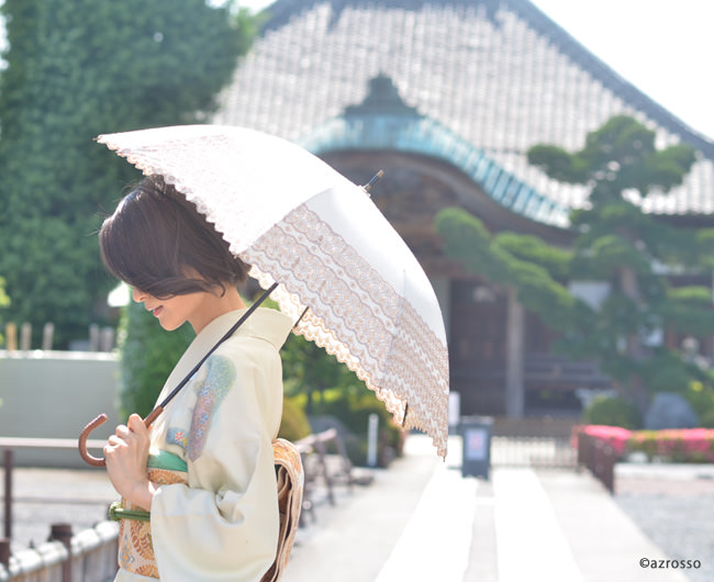 布製のレース日傘 晴雨兼用 UVカット 長傘 大判 アンティーク<br/>遮光性の高い 黒 ブラック おしゃれな 白 ホワイト 華やかなゴールドの刺繍の日傘