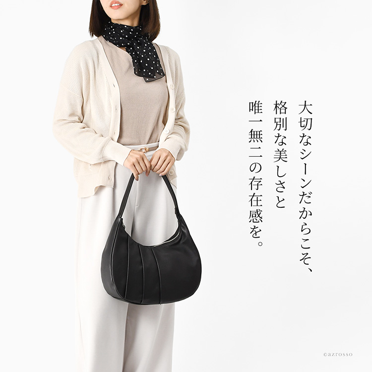 入学式や卒業式、結婚式など大切なセレモニーシーンで。美しく高級感のあるレザーと、ハーフムーンのフォルムが他にない存在感。Takaya(高屋)アルカン三日月フォルムが美しい本革のフォーマルバッグ。