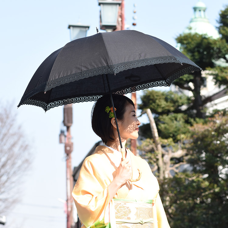 母の日プレゼントおすすめ日傘：ブラックコーティング＋アラビックレース刺繍の日傘（長傘）