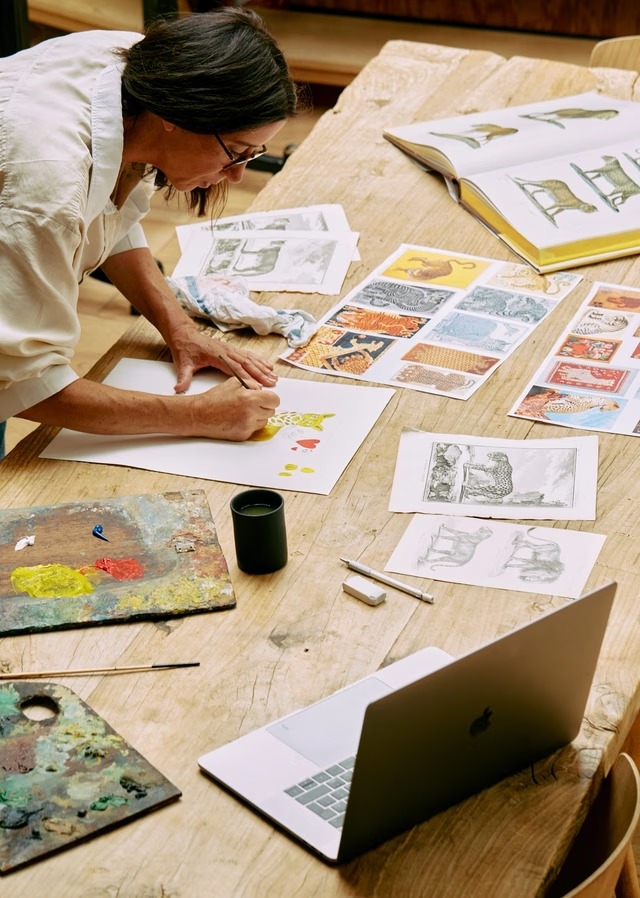 フランスブランド INOUI EDITIONS(イヌイエディションズ)とルーブル美術館の特別なコラボレーションストール。