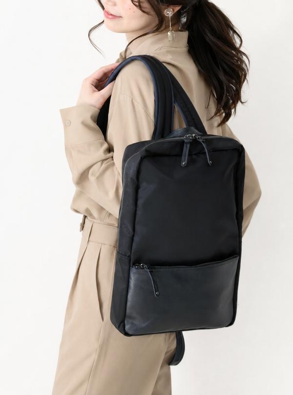 スタイリッシュなスクエア型PCリュックを日本の老舗鞄工房 服部(はっとり)から。きちんと感と軽さを両立するナイロン×牛革仕立て。クッション入りショルダーベルトで肩が痛くならない 日本製 ナイロン レザー リュック 500g以下 軽量 薄型 PC収納 軽い ビジネスリュック レディース ネイビー 紺