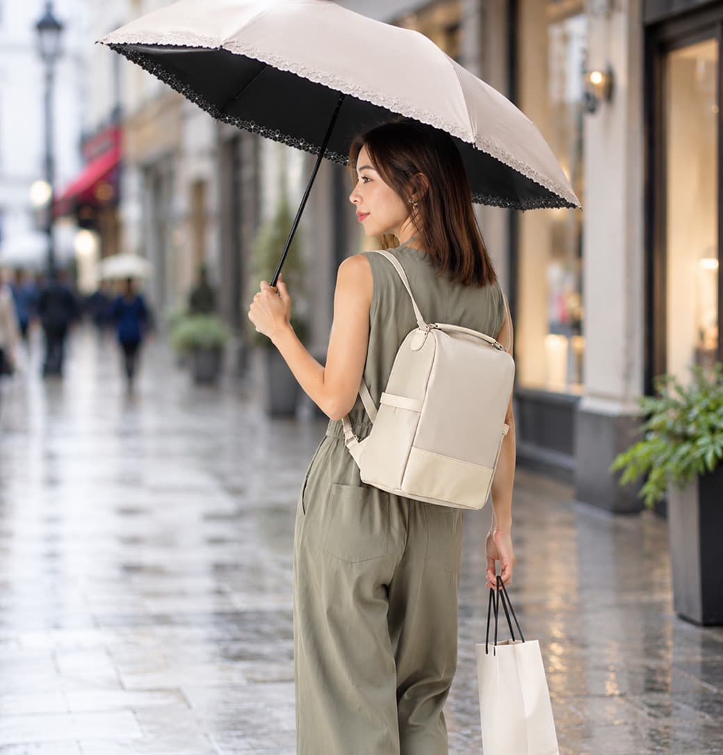 雨の日のお出かけに便利なレディース撥水リュック