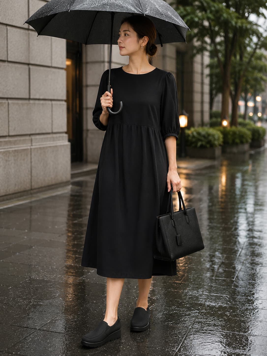 雨の日の冠婚葬祭に使える黒のきれいめレインシューズ